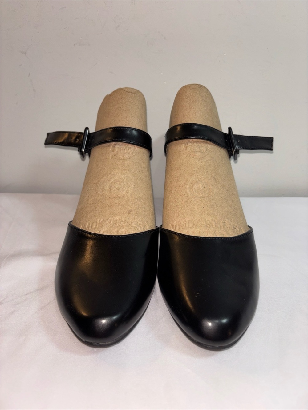 Liuruijia Black Mary Jane Flats with Ankle Strap - Women